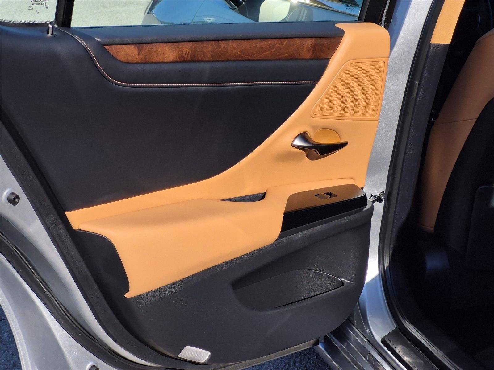 Used 2025 Iridium Lexus ES 350 image 31