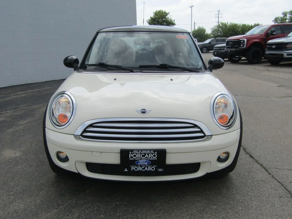 Used 2010 Pepper White MINI Base image 4