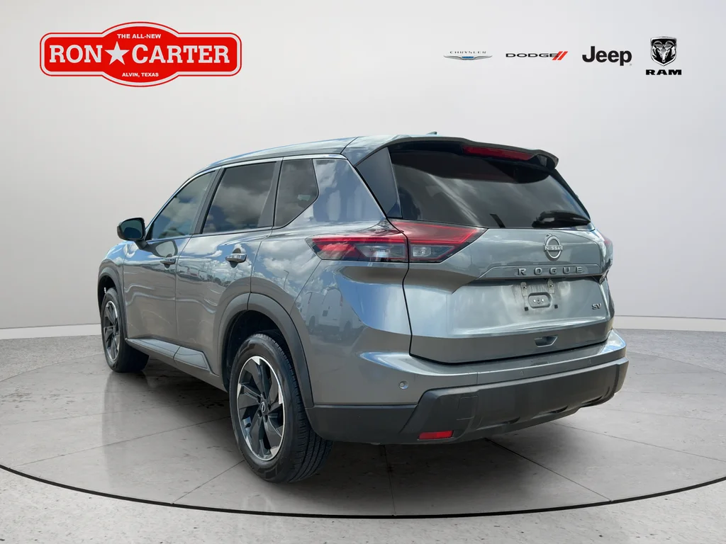 Used 2024 Gray Nissan SV image 4