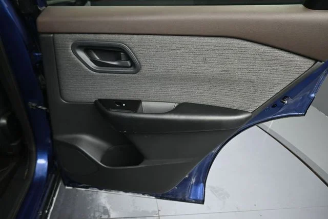 Used 2023 Blue Nissan S image 22
