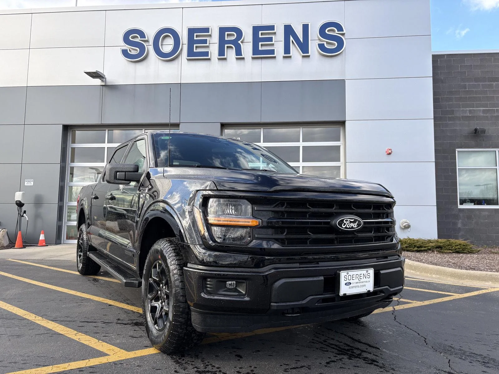 New 2026 Agate Black Metallic Ford XLT image 1