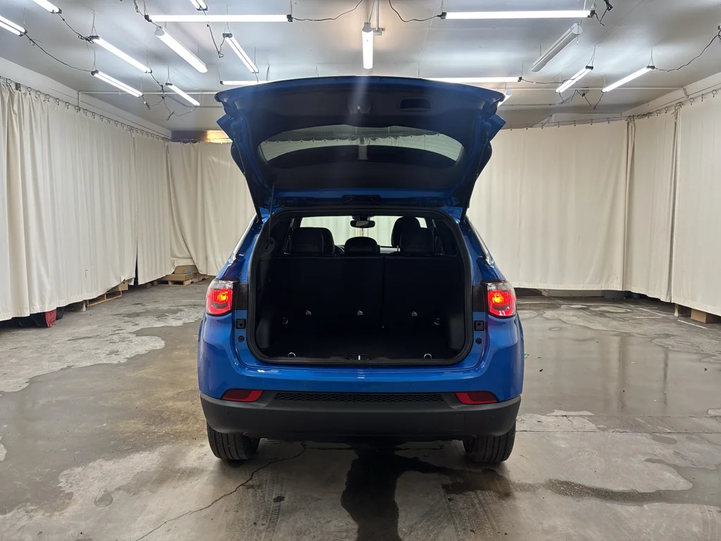 New 2026 Hydro Blue Pearl-Coat Exterior Paint Jeep Limited image 7