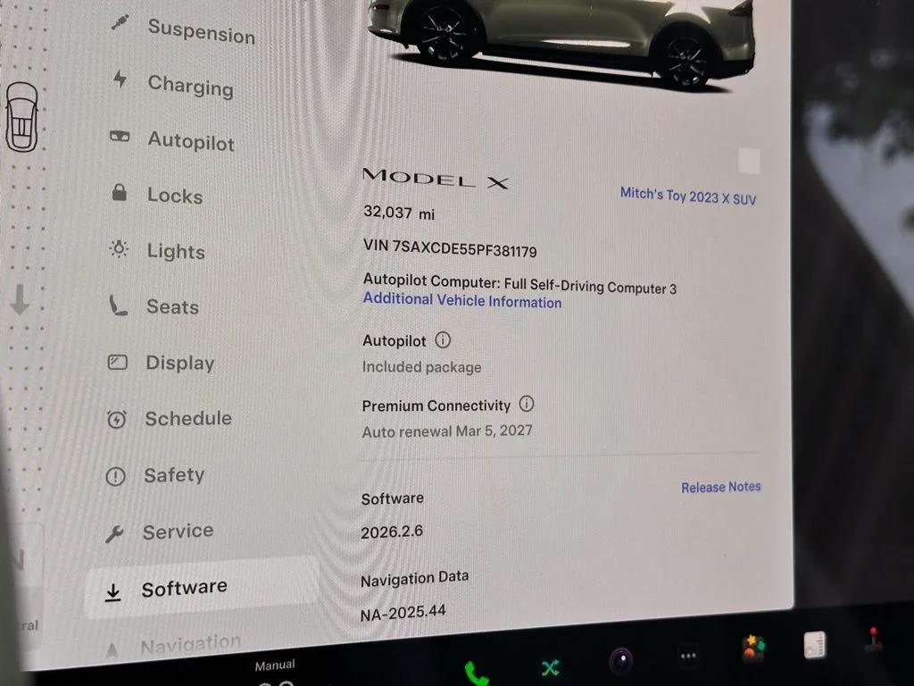 Used 2023 White Tesla Base image 13