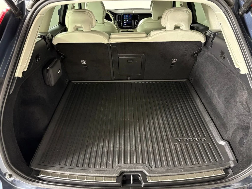 Used 2023 Denim Blue Metallic Volvo Plus image 37