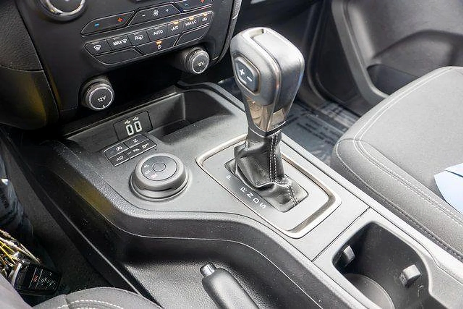 Used 2019 Burnt Orange Ford XL image 28