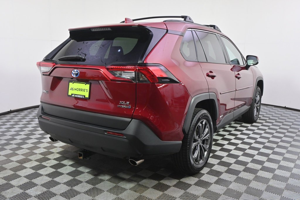 Used 2022 Pearl Toyota XLE Premium image 6