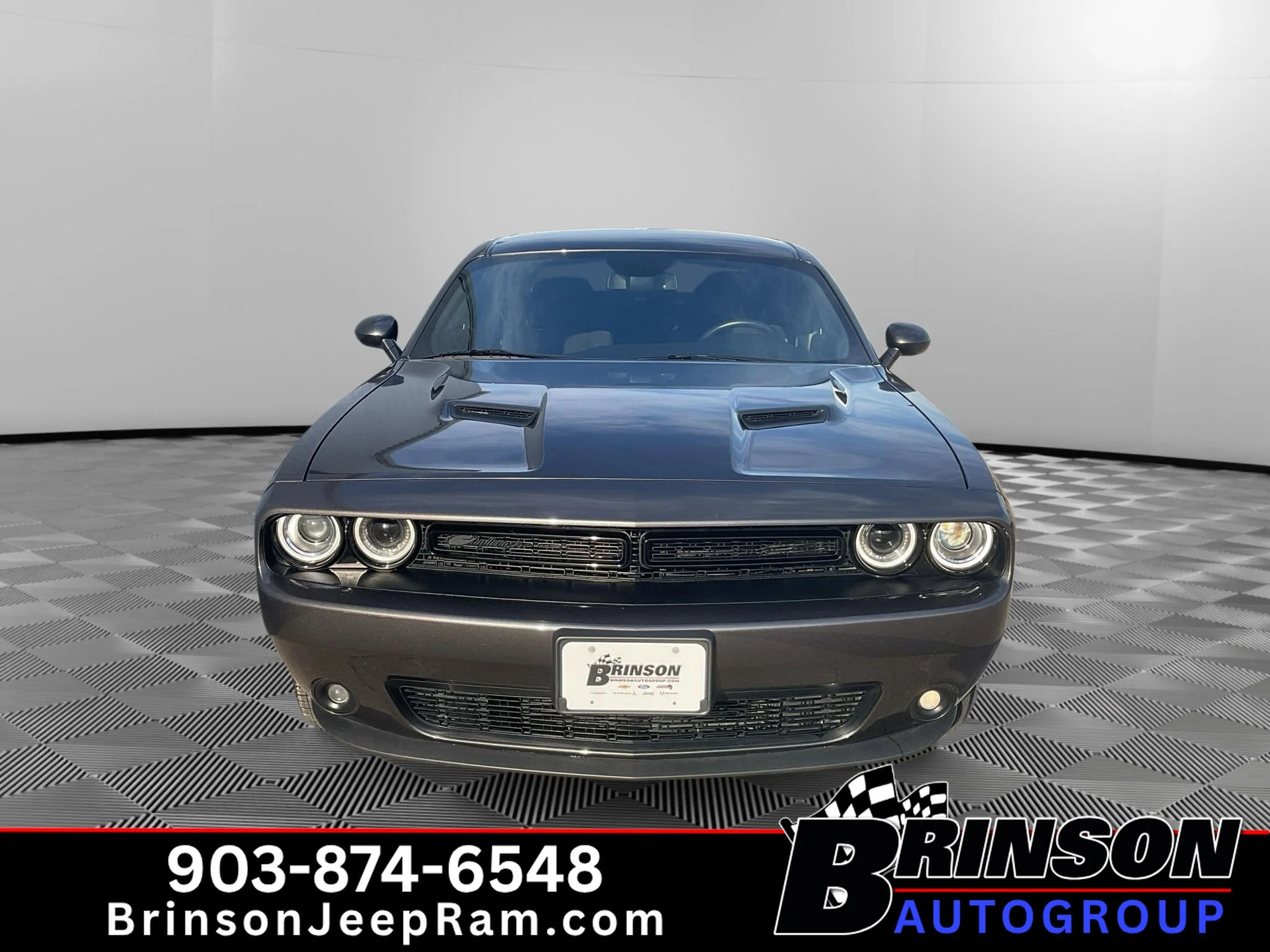 Used 2023 Granite Pearlcoat Dodge SXT image 2