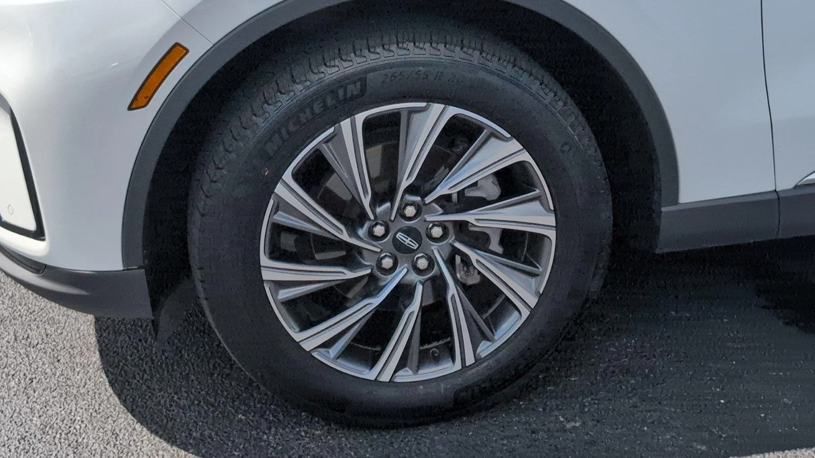 Used 2025 Pristine White Metallic Tri-Coat Lincoln Premiere image 11