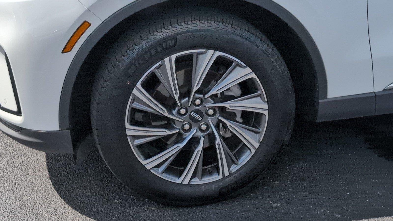 Used 2025 Pristine White Metallic Tri-Coat Lincoln Premiere image 11