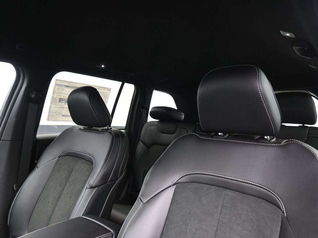 New 2026 Velvet Red Pearl-Coat Exterior Paint Jeep Altitude image 28
