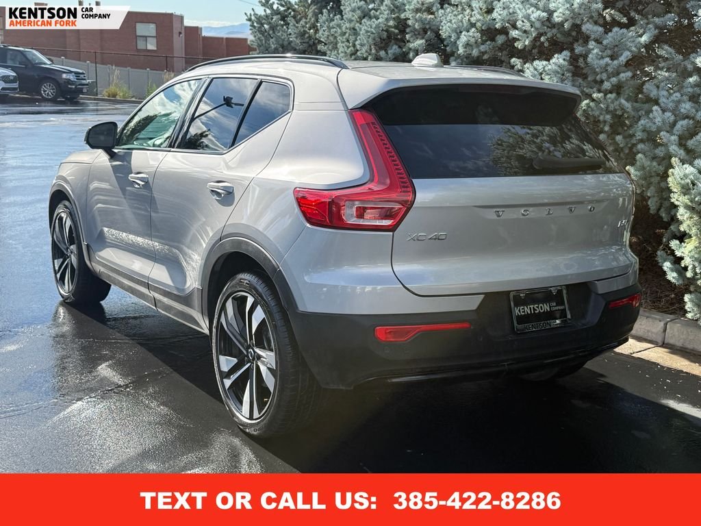 2025 Volvo XC40 Plus photo 4