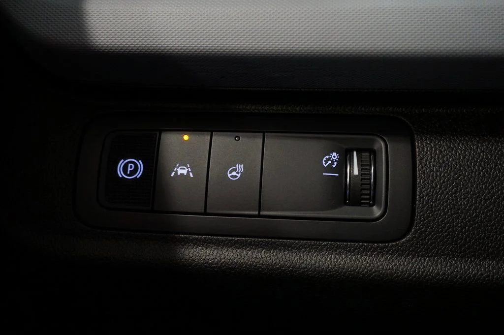 2027 Chevrolet Bolt RS - Photo 24