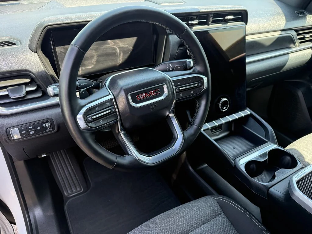 Used 2026 White GMC Elevation image 3