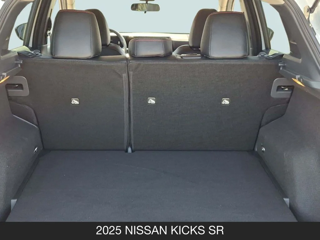 Used 2025 White Nissan SR image 23