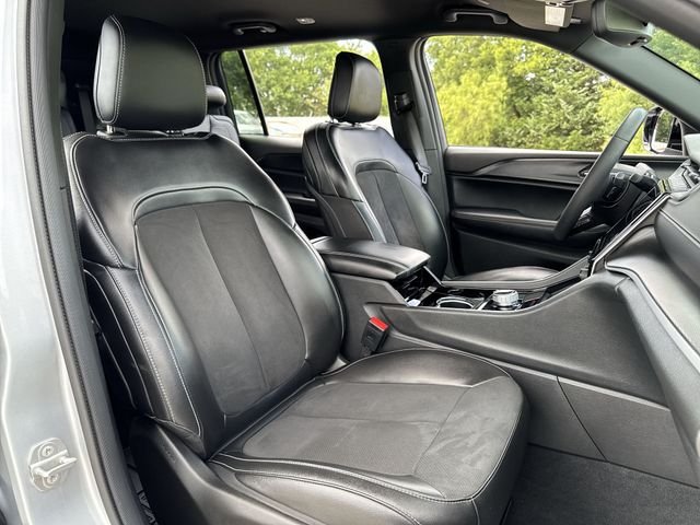Used 2023 Silver Jeep Altitude image 24