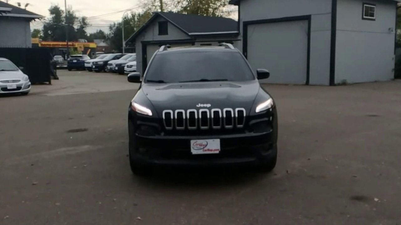 2016 Jeep Cherokee Latitude photo 2