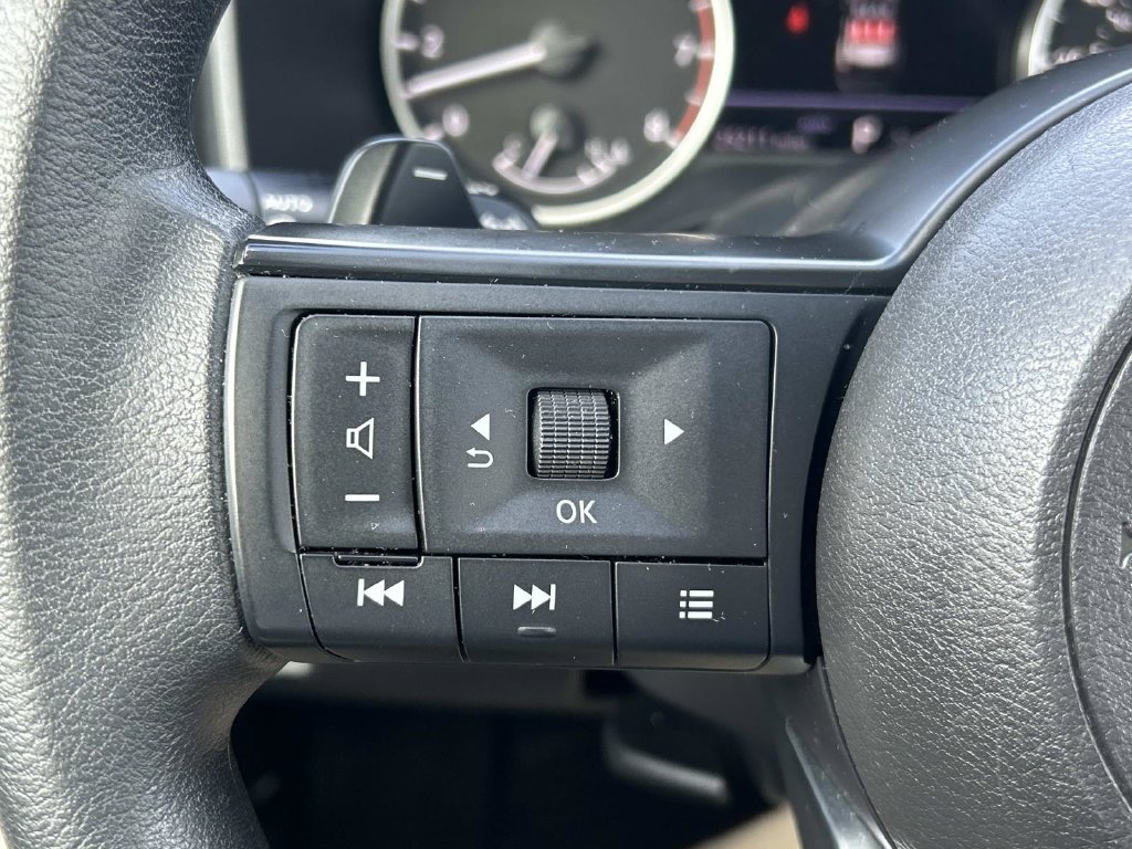 Used 2024 Silver Nissan S image 17