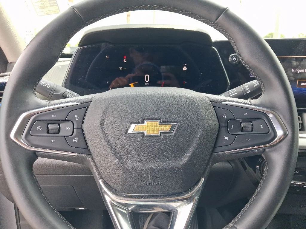 Used 2025 Gray Chevrolet LT image 28