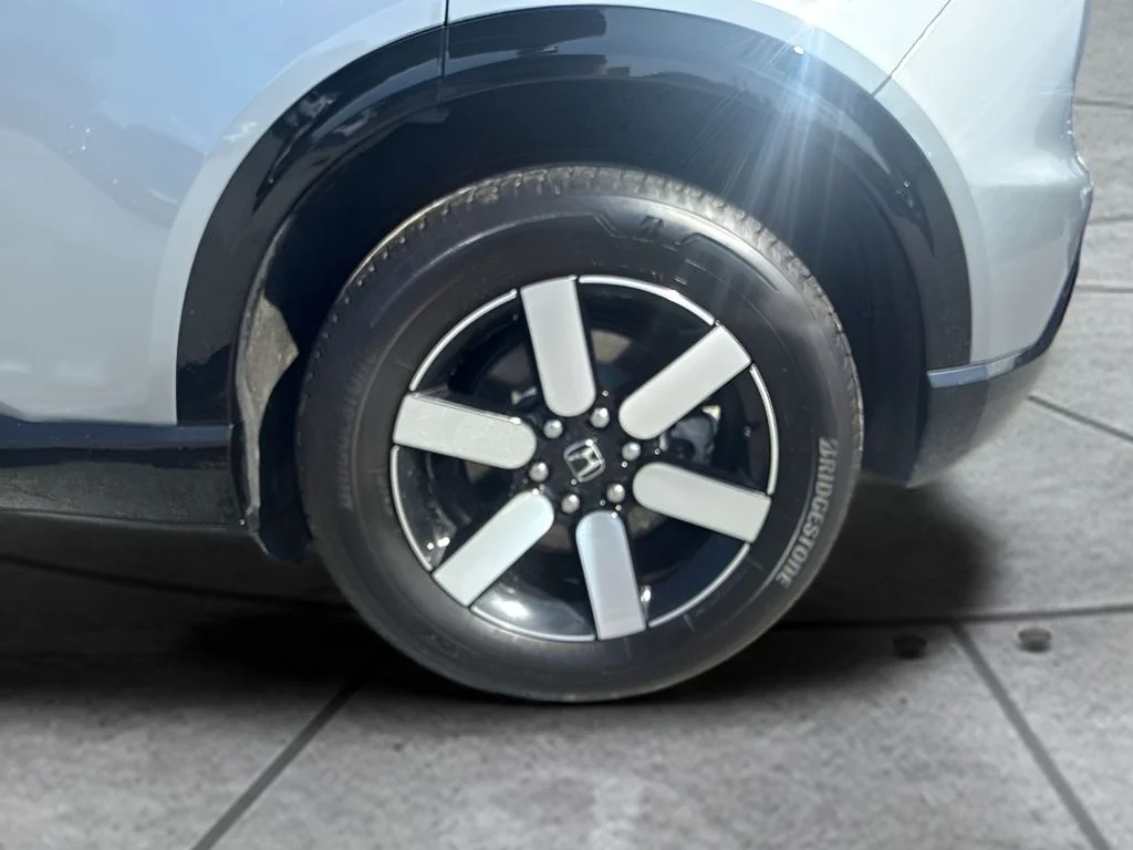 Used 2025 Gray Honda Touring image 23