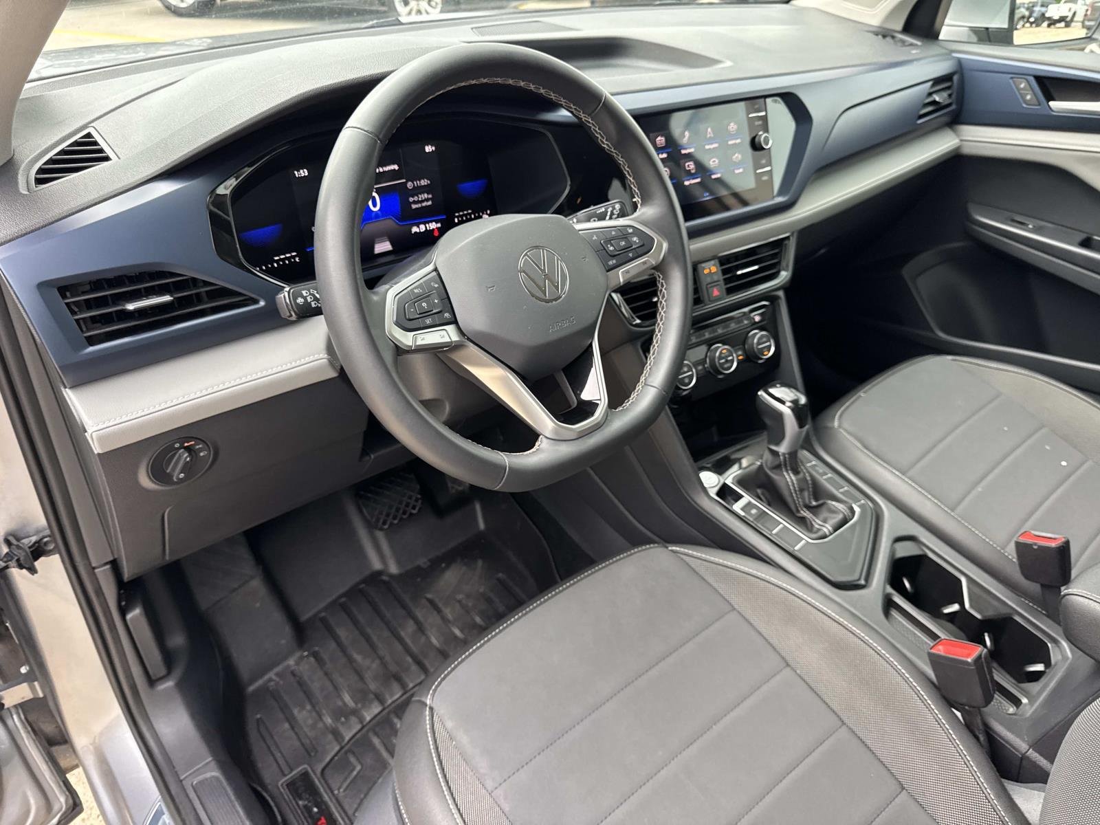Used 2024 Pyrite Silver Metallic Volkswagen SE image 17