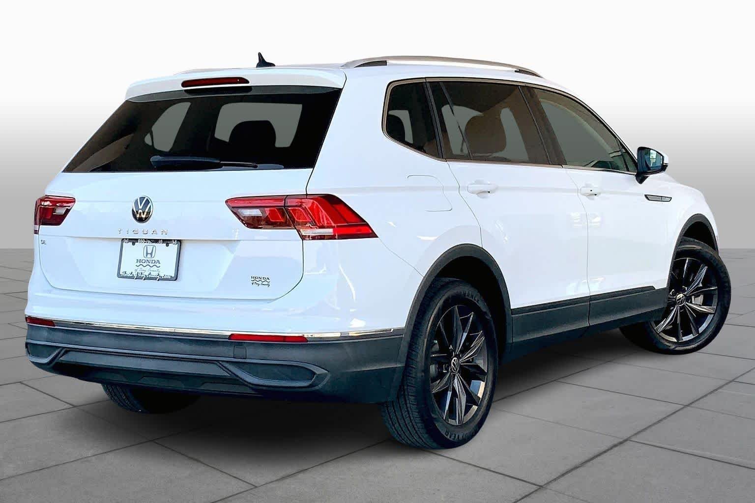 2022 Volkswagen Tiguan SE - Photo 13