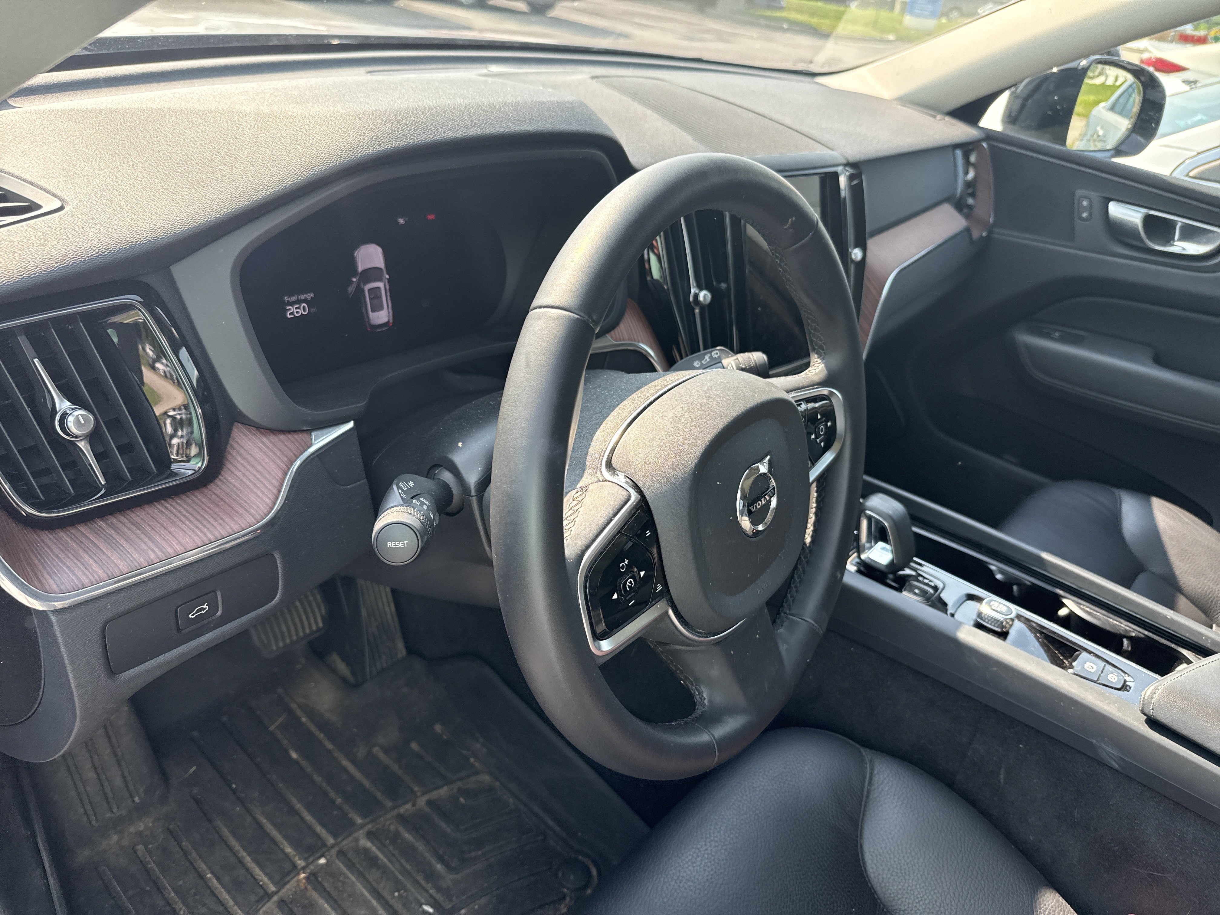 Used 2024 Silver Dawn Metallic Volvo Plus Dark Theme image 10