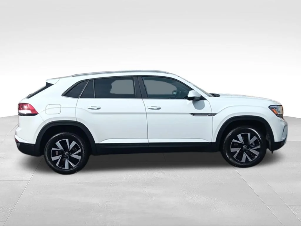 Used 2022 Pure White Volkswagen 2.0T SE image 8