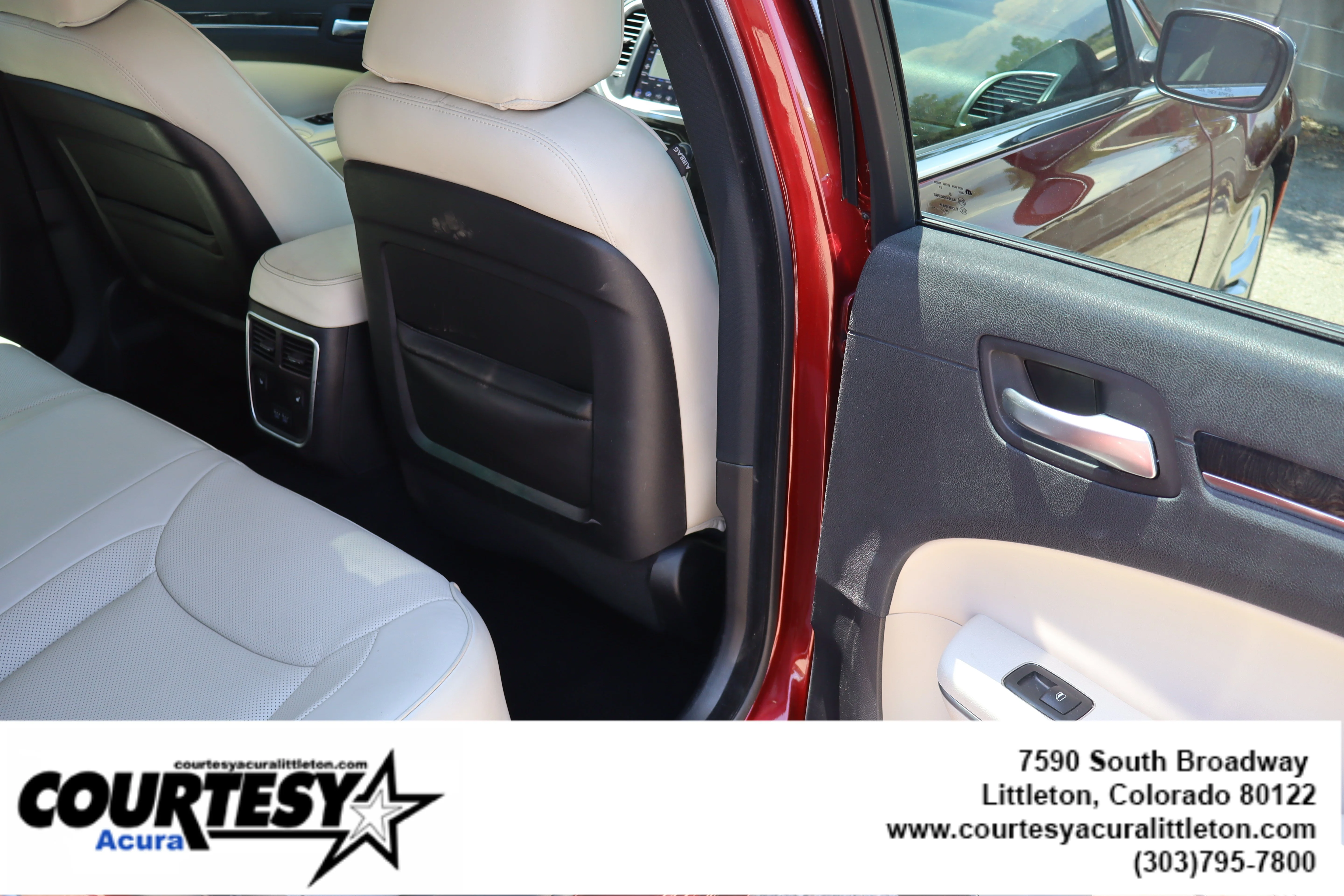 Used 2020 Velvet Red Pearlcoat Chrysler Limited image 29