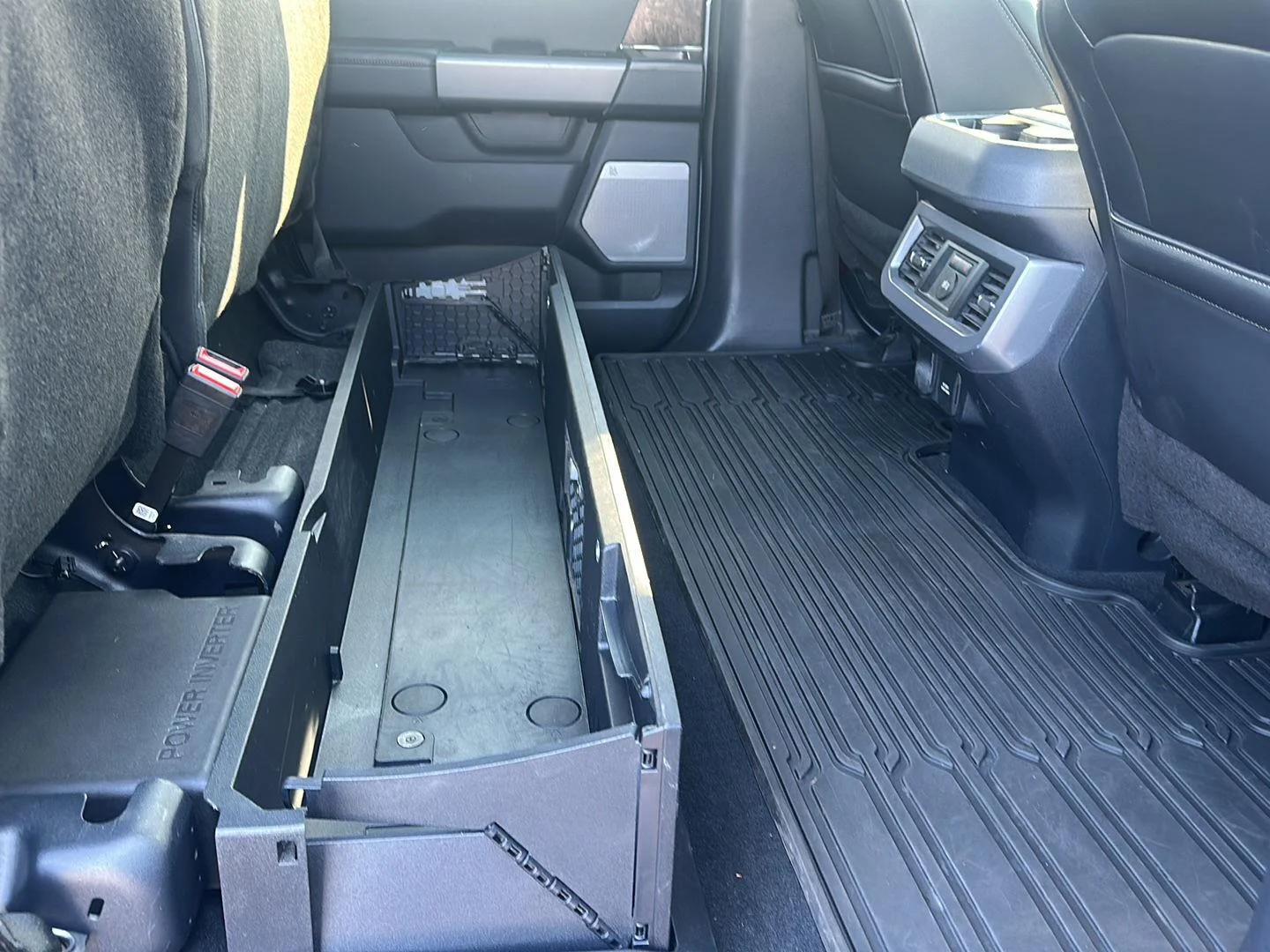 Used 2024 Glacier Gray Metallic Tri-Coat Ford Lariat image 18
