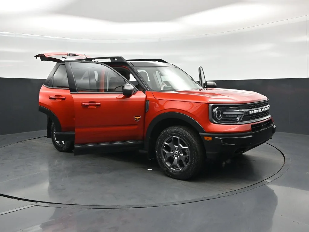 Used 2023 Red Ford Badlands image 27