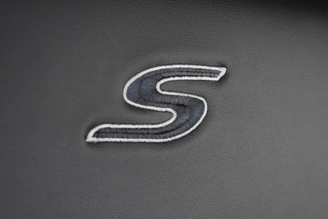 New 2026 Diamond Black Crystal Pearl-Coat Exterior Paint Chrysler Select image 13
