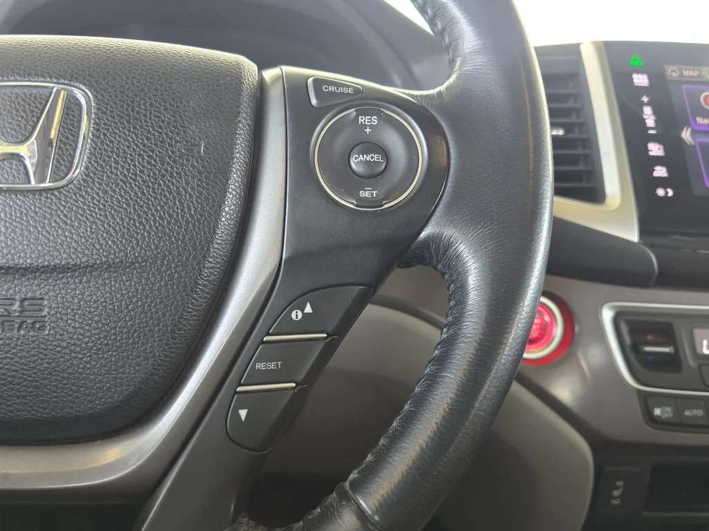 Used 2016 Silver Honda EX-L image 56