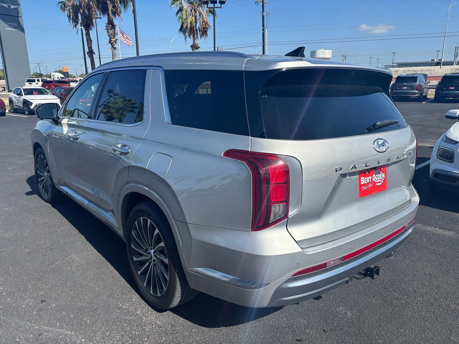 Used 2023 Silver Hyundai Calligraphy image 4