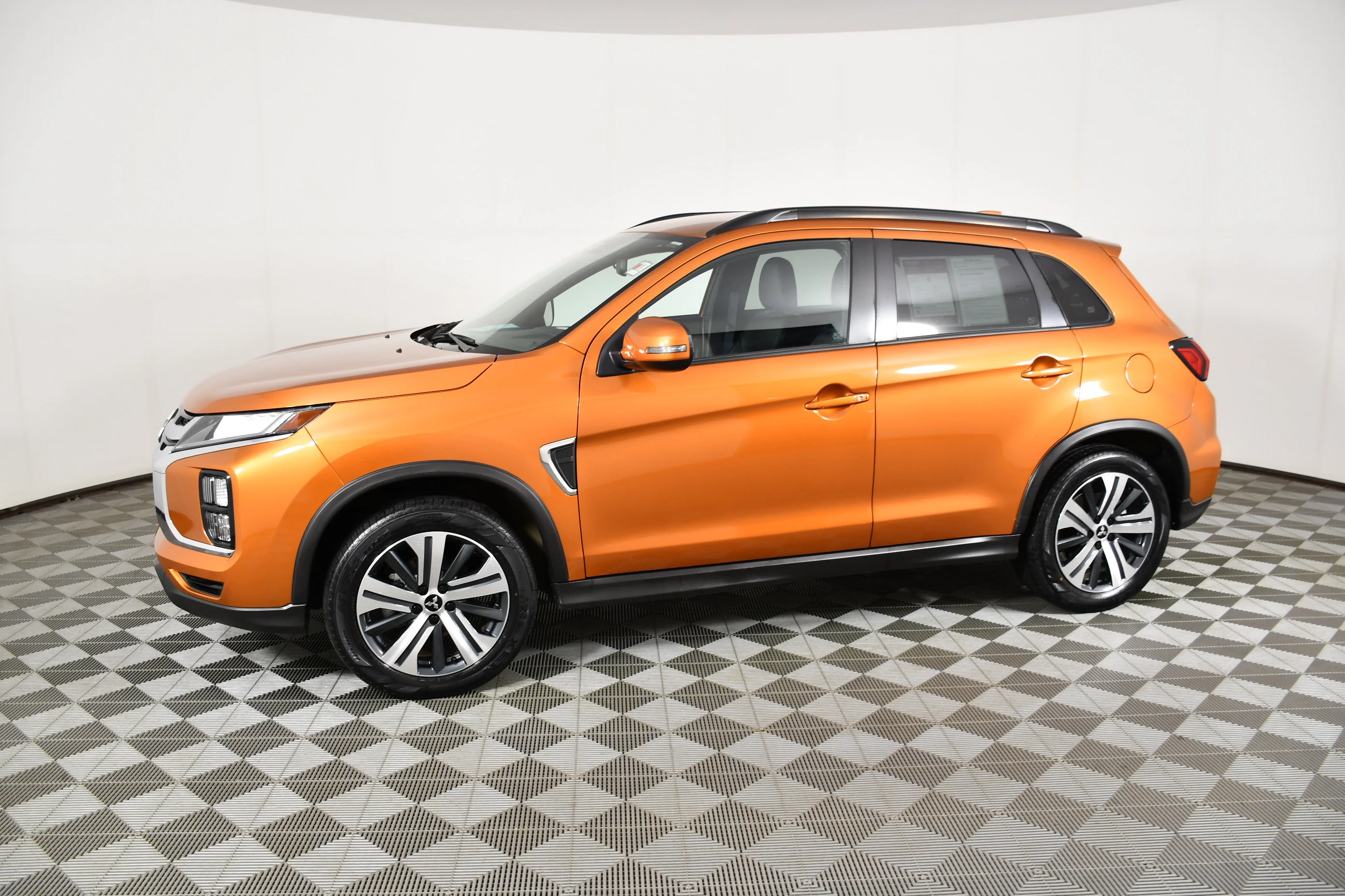 Certified Used 2022 Orange Sunrise Metallic Mitsubishi GT image 9