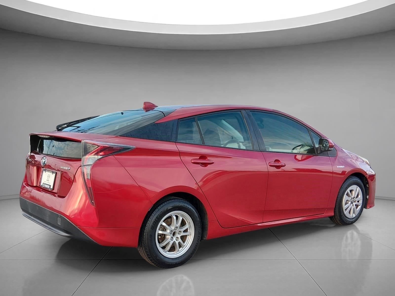 Used 2016 Hypersonic Red Toyota Two image 5