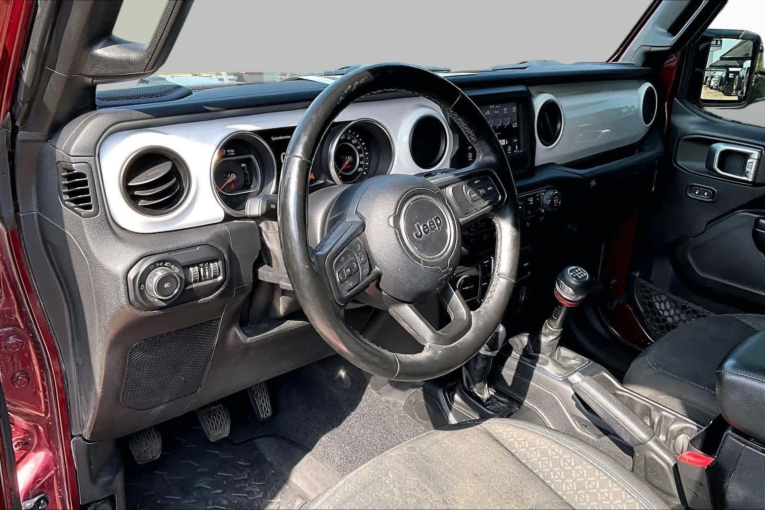 Used 2021 Snazzberry Pearlcoat Jeep Unlimited Islander image 15