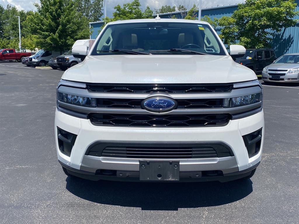 Used 2023 Star White Metallic Tri-Coat Ford XLT image 6