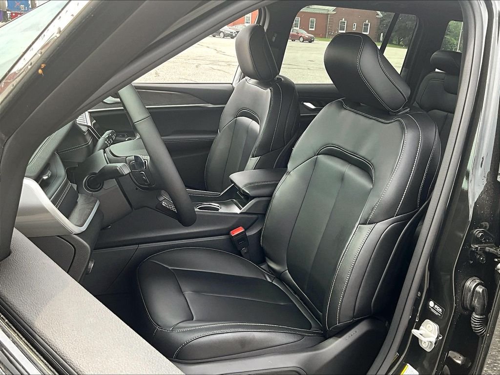 New 2024 Rocky Mountain Pearlcoat Jeep 4xe image 10
