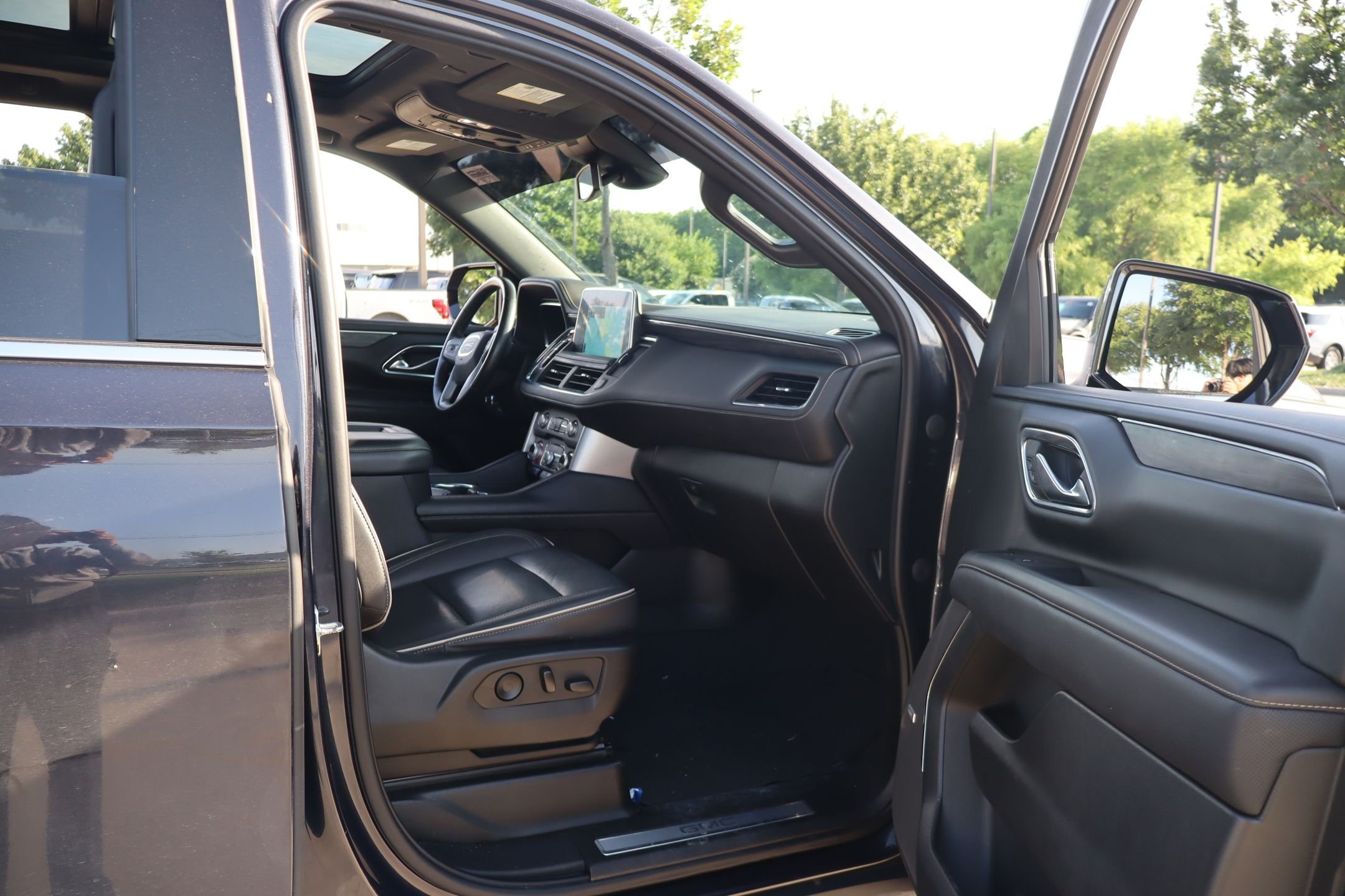 Used 2023 Titanium GMC SLT image 29