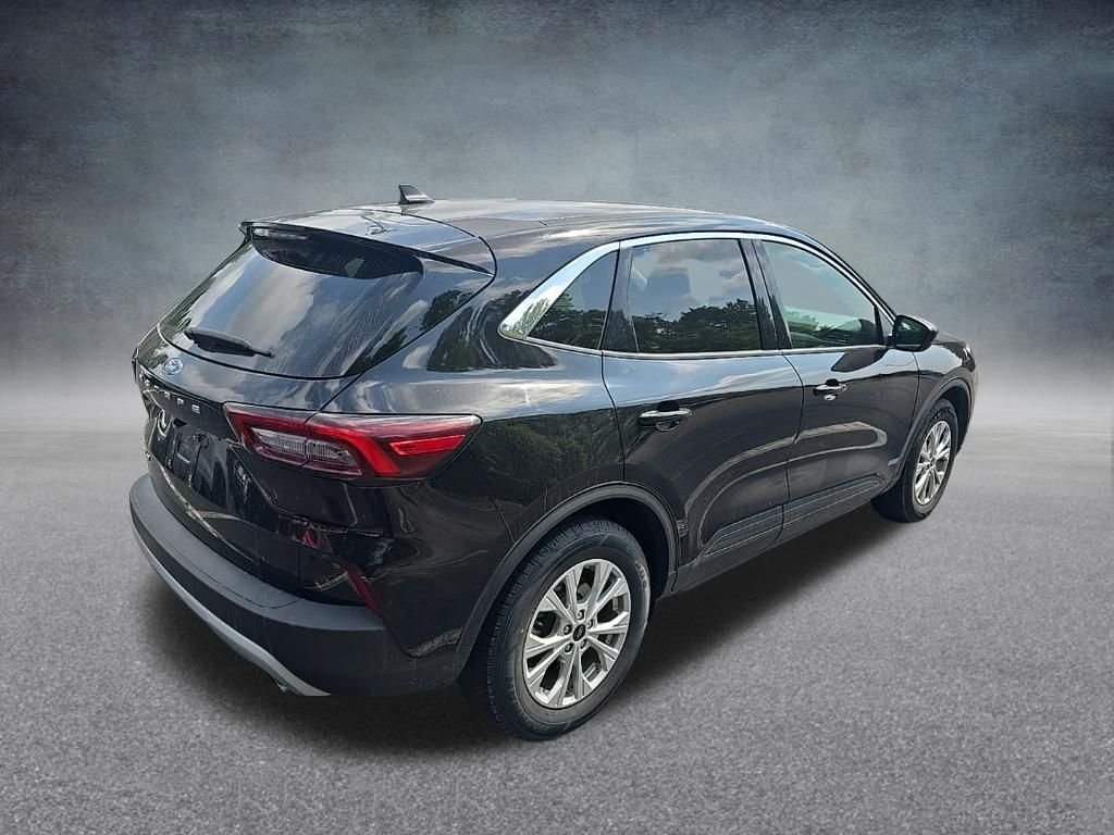 Used 2024 Black Metallic Ford Active image 9
