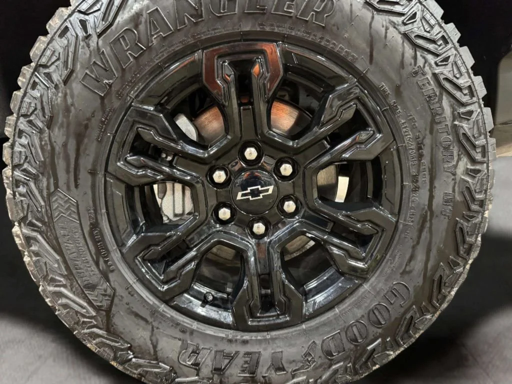 2025 Chevrolet Silverado 1500 ZR2 - Photo 32