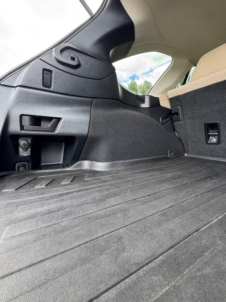 Used 2017 Wilderness Green Metallic Subaru 2.5i Premium image 10