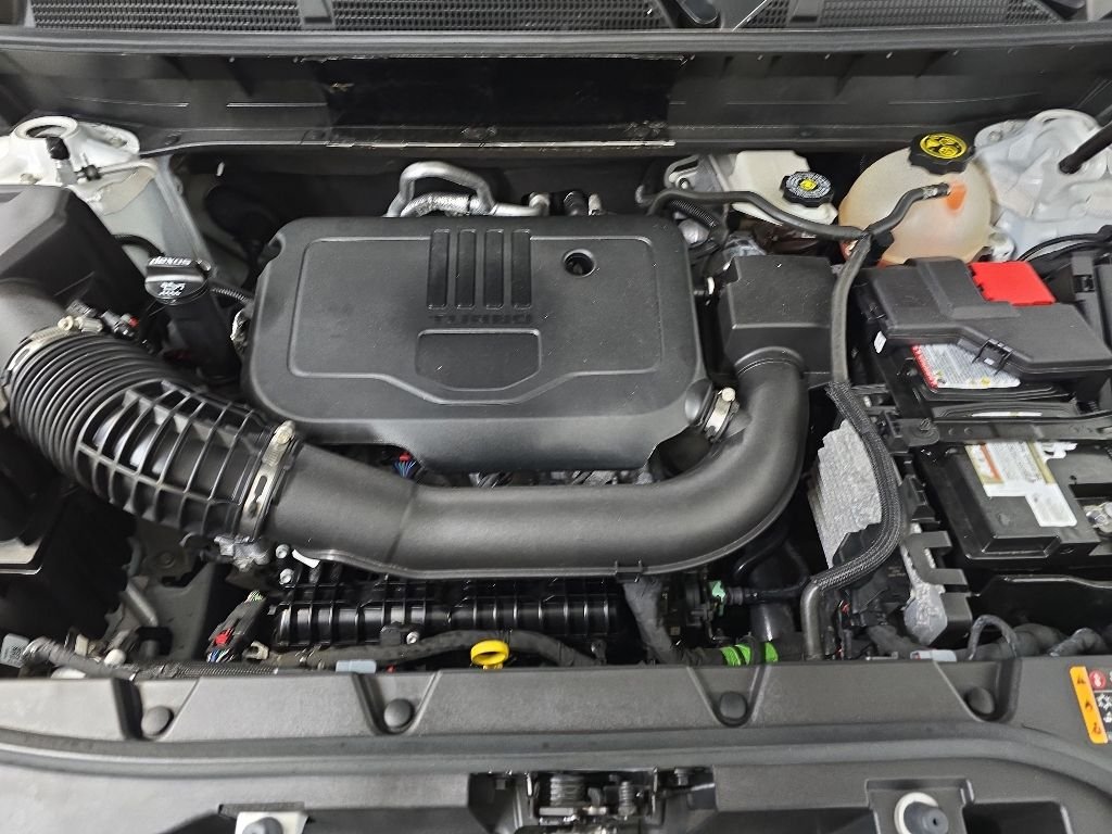 Used 2023 White GMC SLE image 12
