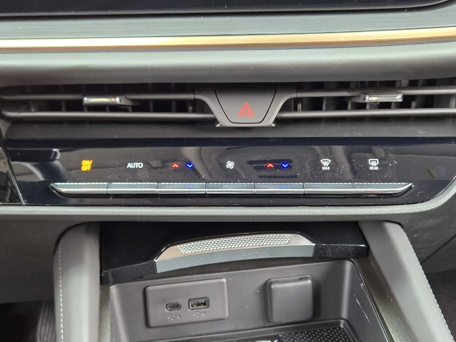 New 2026 Iridescent White Tricoat Buick Avenir image 13