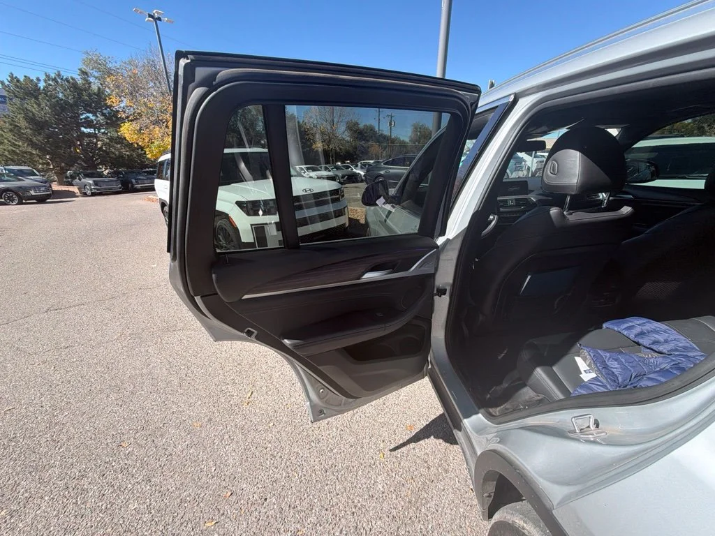Used 2021 Silver BMW xDrive30i image 16