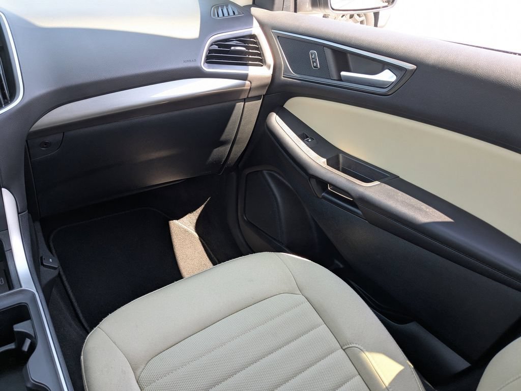 Used 2023 White Ford SE image 17