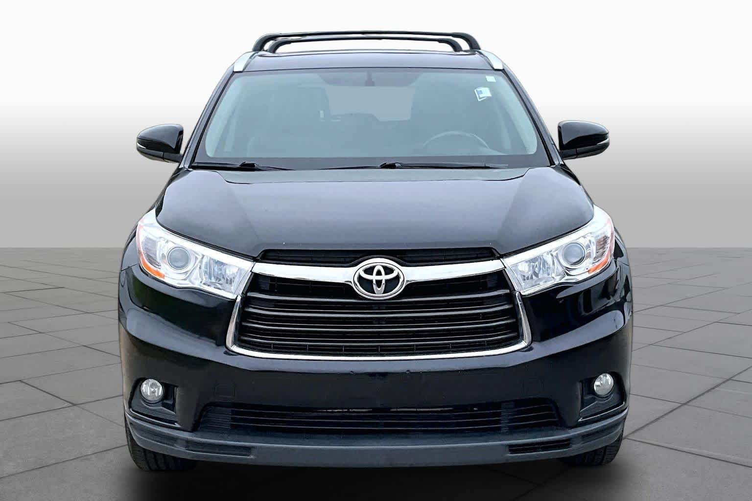 Used 2015 Attitude Black Metallic Toyota XLE image 4
