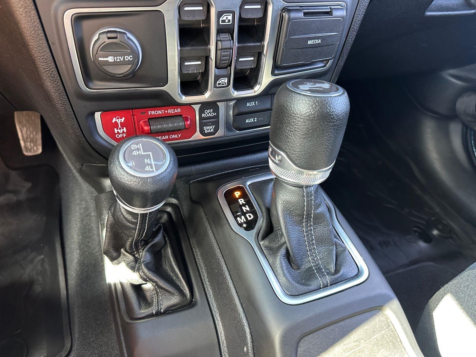 Used 2025 Fathom Blue Pearlcoat Jeep Rubicon image 3