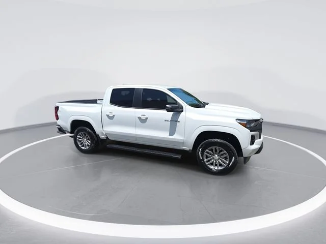 Used 2024 White Chevrolet LT image 9