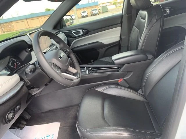 Used 2025 White Jeep Limited image 23